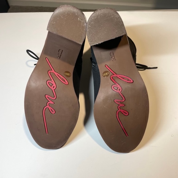 Black ankle tie up boots in Pristine condition - Picture 4 of 4